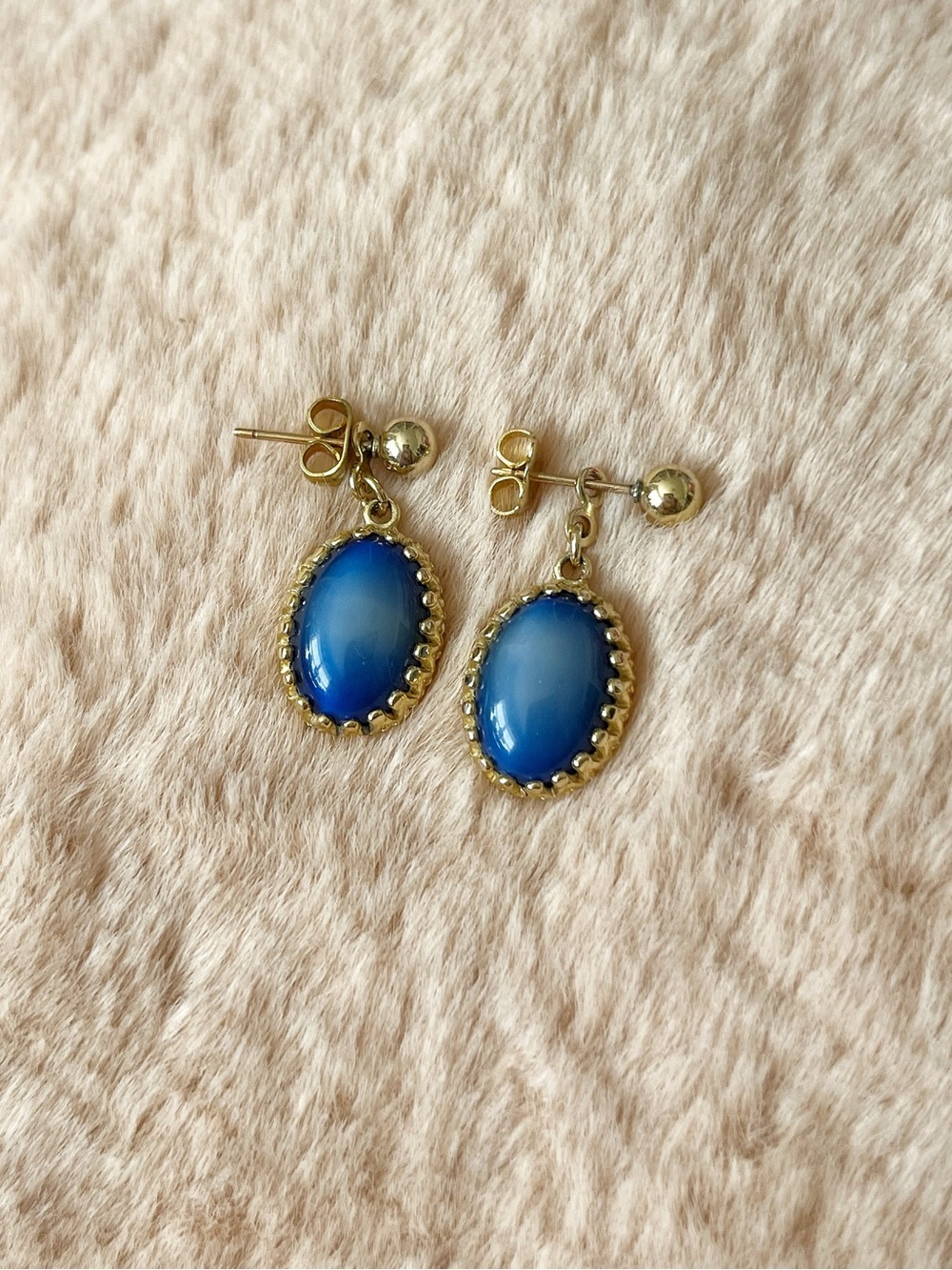 Vintage Avon blue cabochon earrings